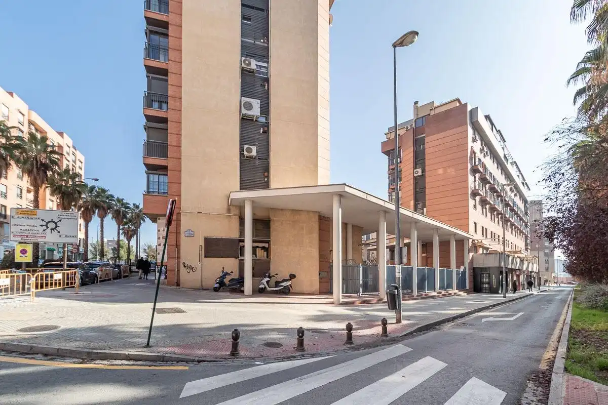 Vista exterior de Pis en venda en Granada amb Aire condicionat, Calefacció i Piscina comunitària