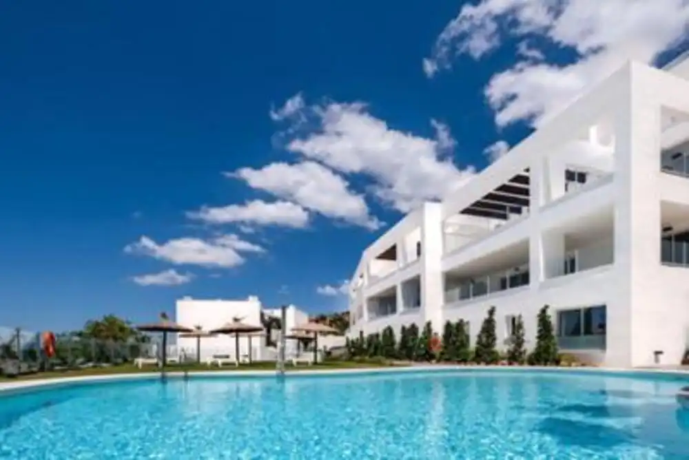 Vista exterior de Àtic de lloguer en Marbella amb Aire condicionat, Terrassa i Piscina
