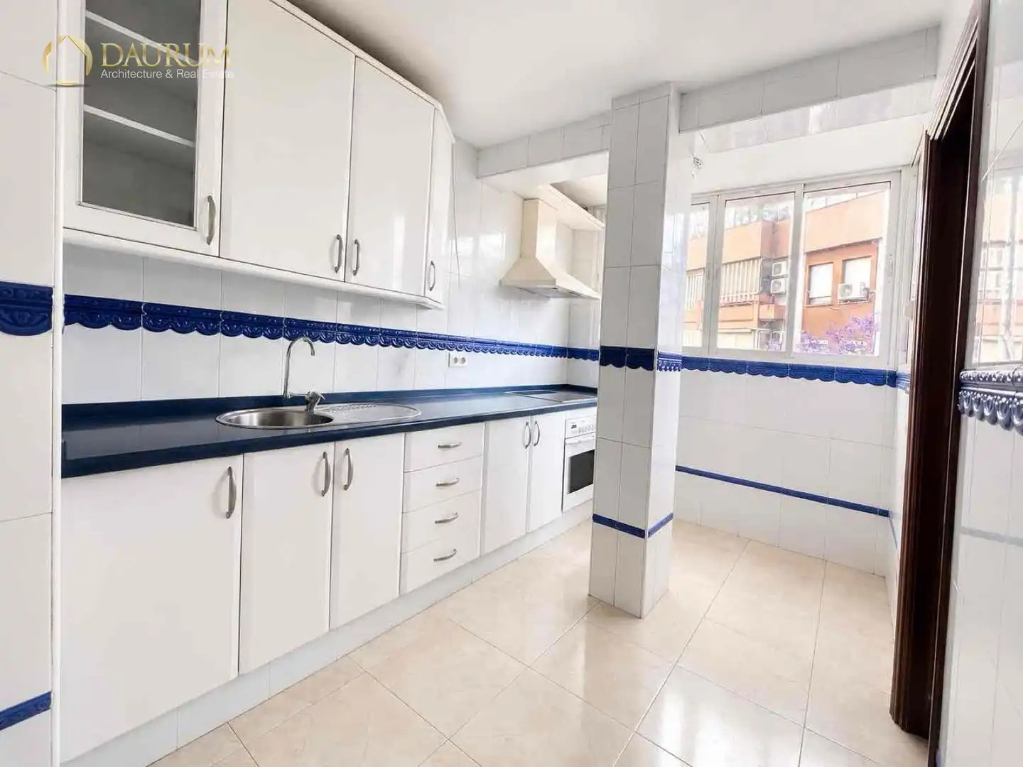 Cocina de Piso en venta en Sevilla con Aire acondicionado