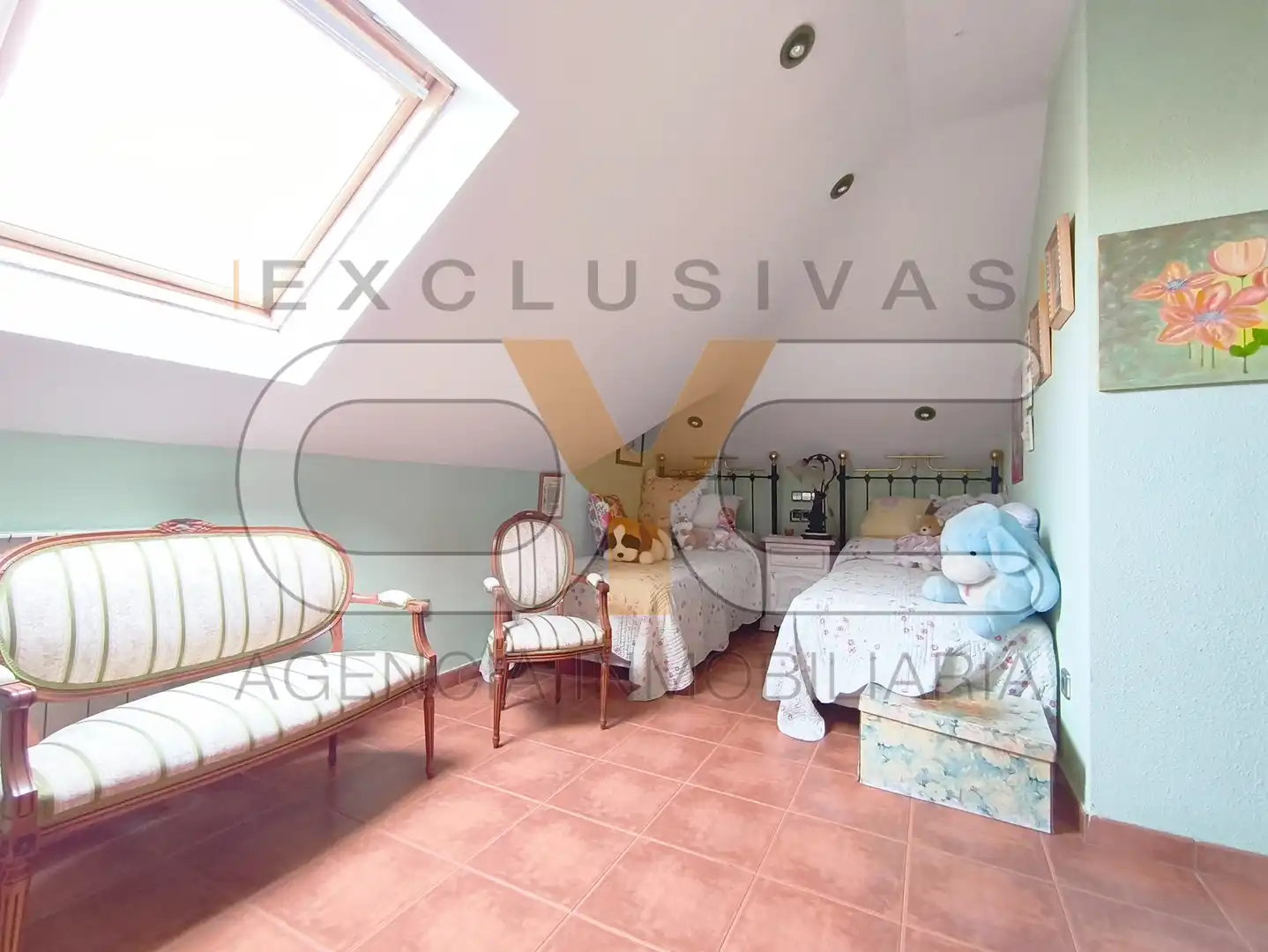 Habitación de Casa adosada en venta en Serranillos del Valle con Aire acondicionado, Calefacción y Jardín privado