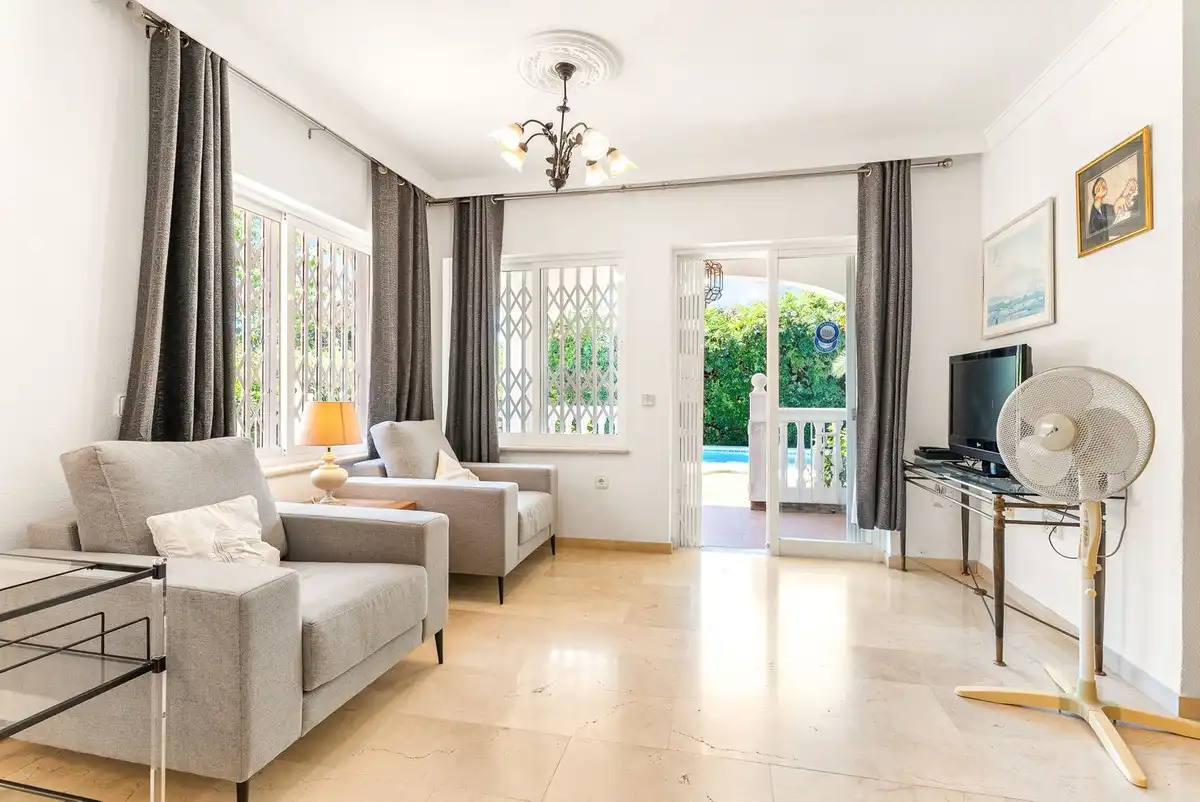 Sala de estar de Casa o chalet en venta en Mijas con Aire acondicionado, Calefacción y Jardín privado
