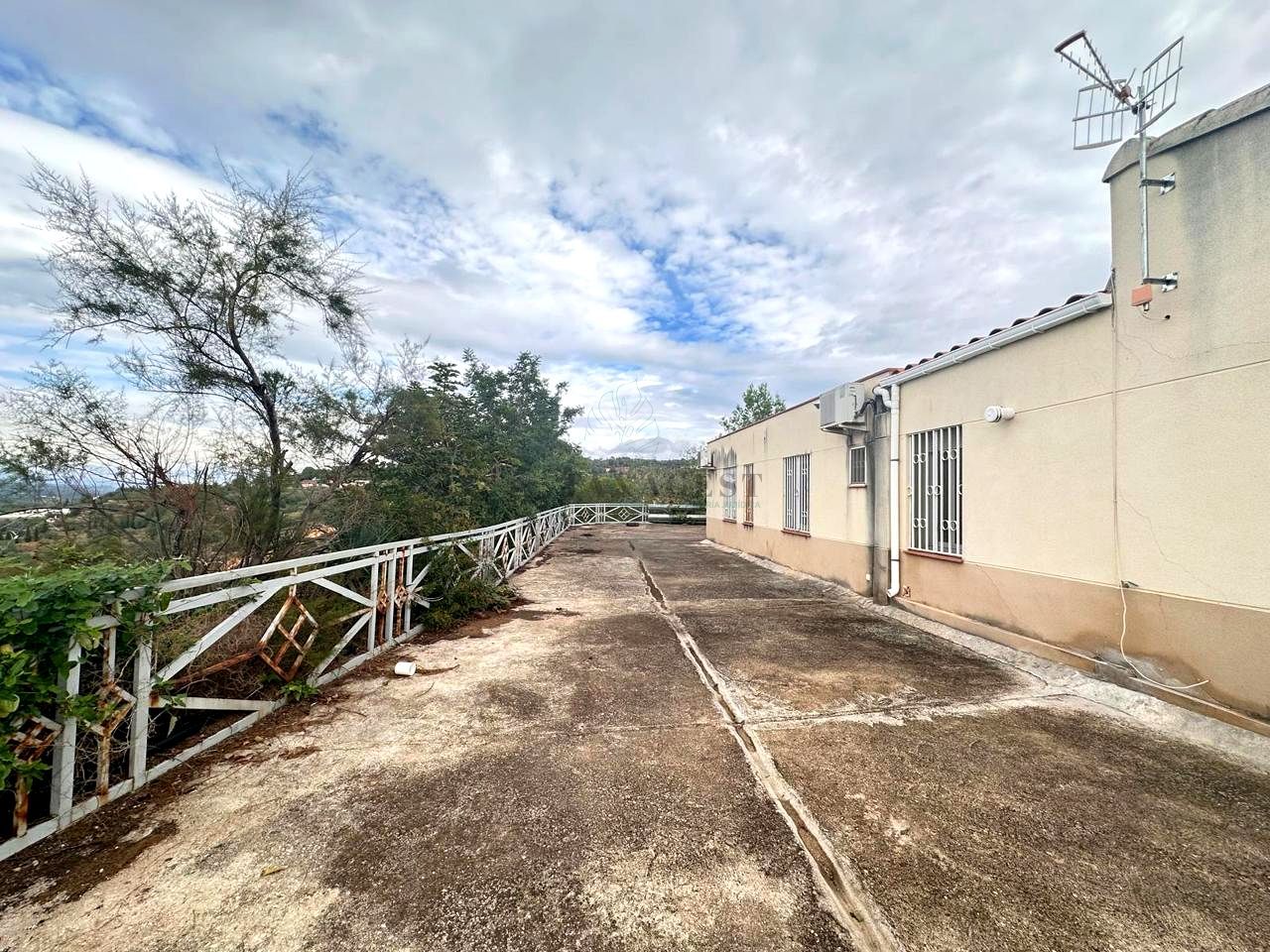 Vista exterior de Casa o xalet en venda en Tortosa amb Aire condicionat, Terrassa i Piscina