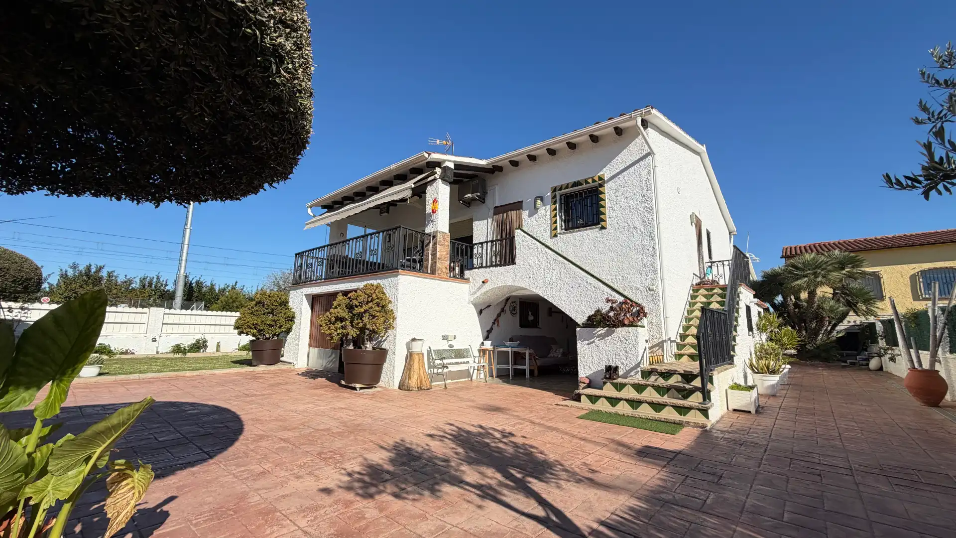 Vista exterior de Casa o xalet en venda en Creixell amb Aire condicionat, Jardí privat i Terrassa