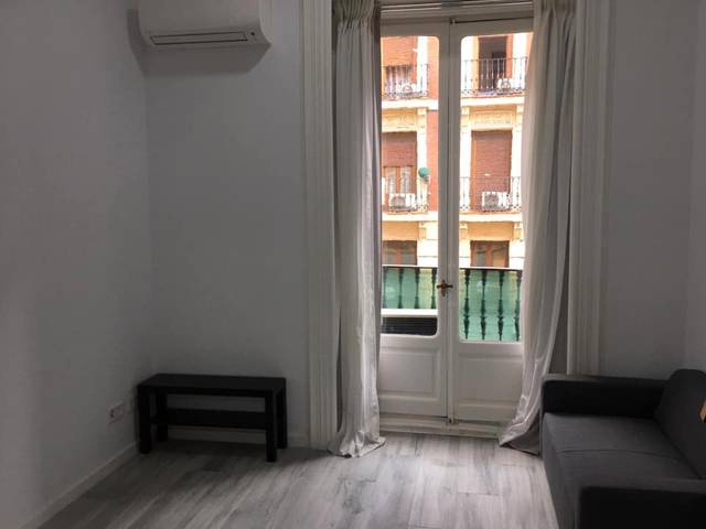 Estudio en Alquiler en Calle del Sombrerete en Embajadores - Lavapiés