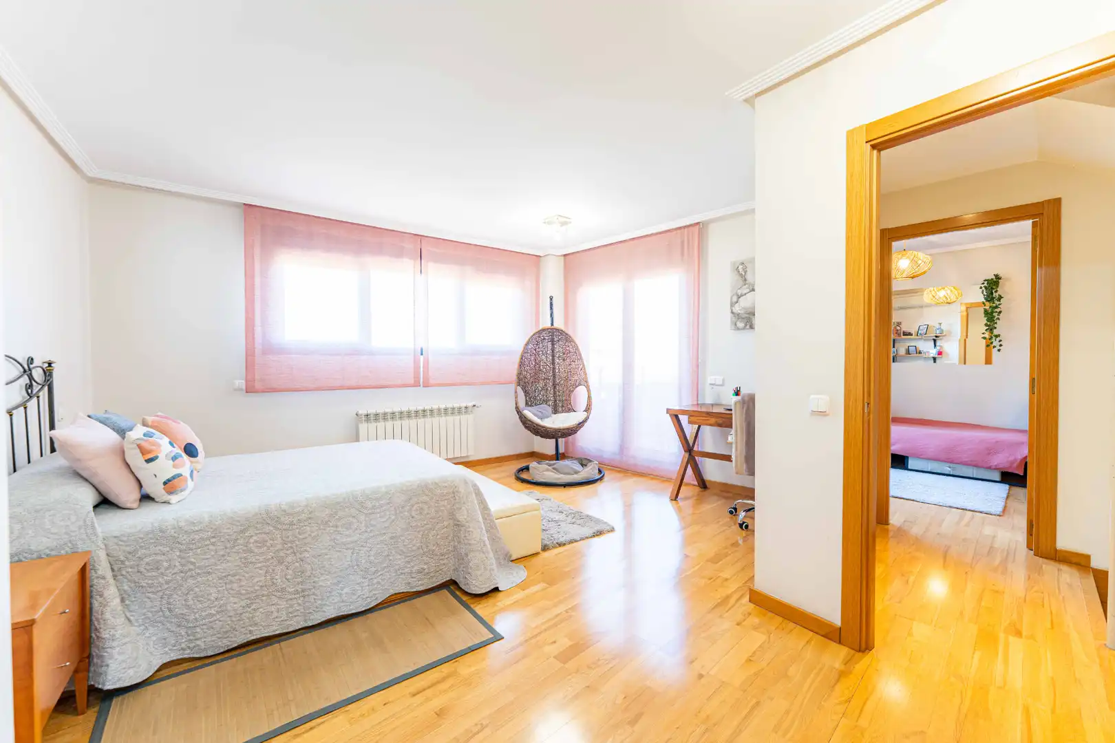 Dormitori de Casa adosada en venda en Torrelodones amb Aire condicionat, Calefacció i Jardí privat