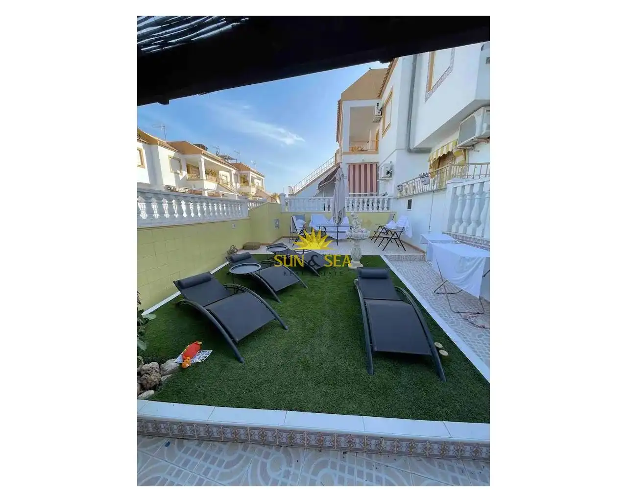 Terrassa de Casa o xalet de lloguer en Torrevieja amb Aire condicionat, Calefacció i Jardí privat