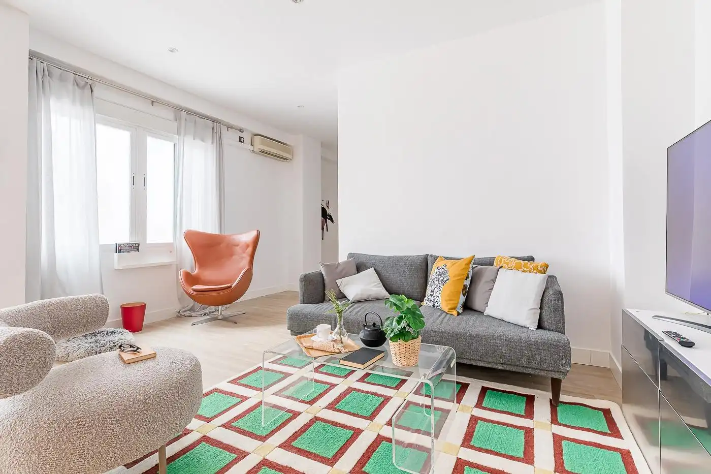 Sala d'estar de Apartament en venda en Madrid amb Aire condicionat, Calefacció i Moblat