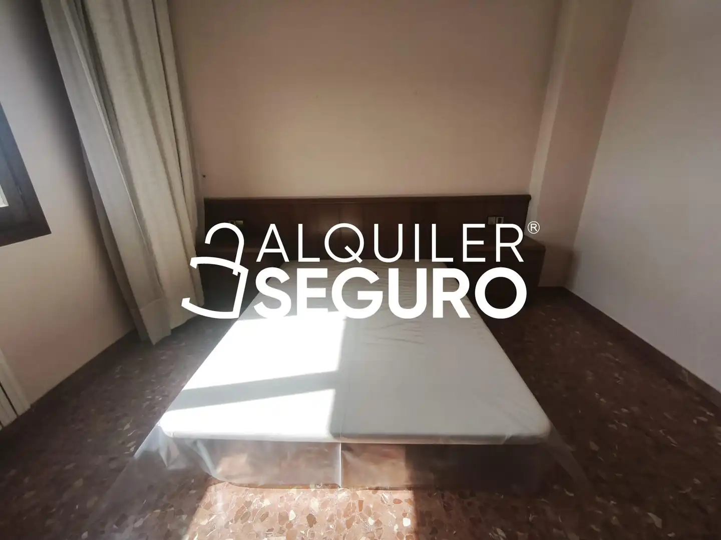 Schlafzimmer von Wohnung zur Miete in Zaragoza mit Heizung, Terrasse und Abstellraum