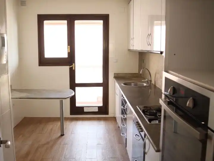 Piso con ascensor en venta en Carrer Doctor Combelles 3, imagen 7