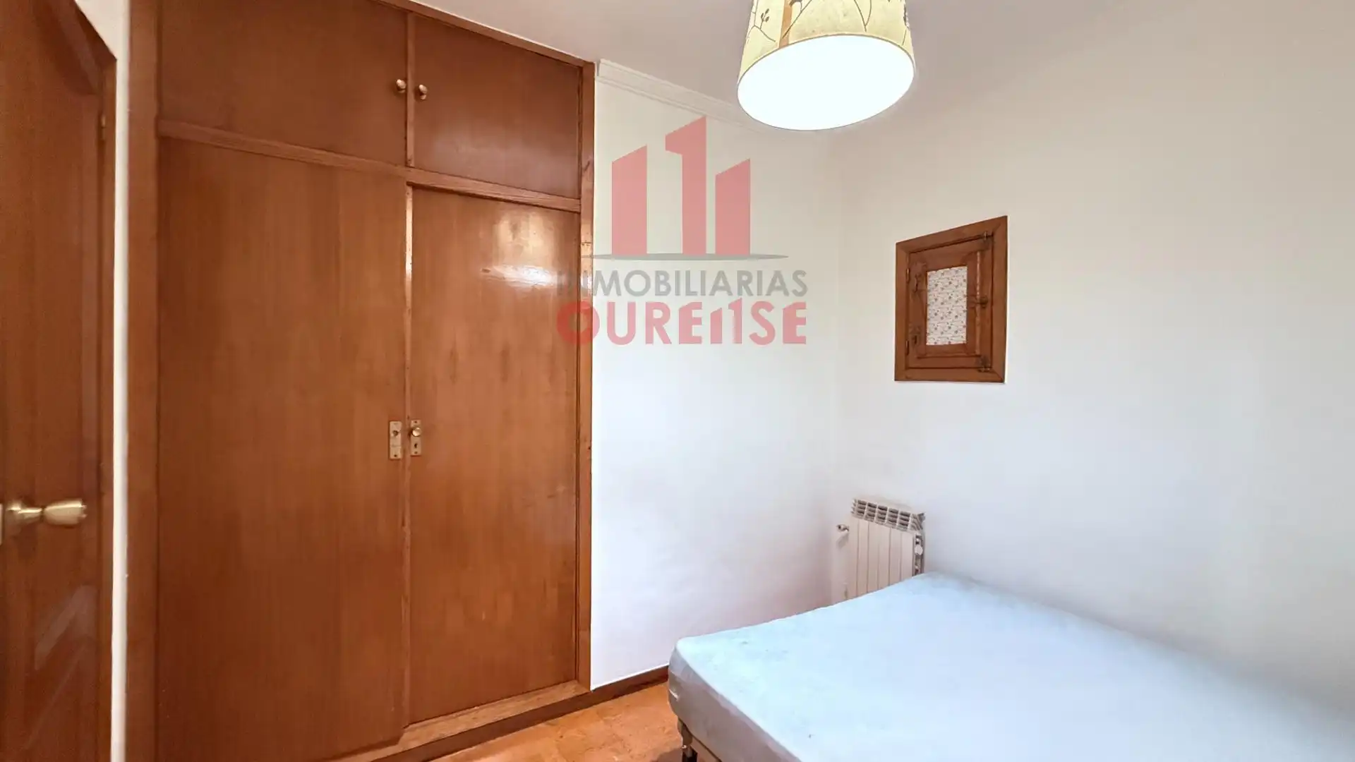 Schlafzimmer von Wohnung zur Miete in Ourense Capital  mit Heizung, Abstellraum und Möbliert