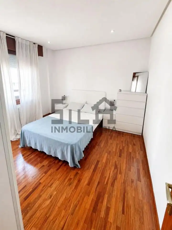 Bedroom of Flat for rent in Ourense Capital   with Air Conditioner, Heating and Parquet flooring