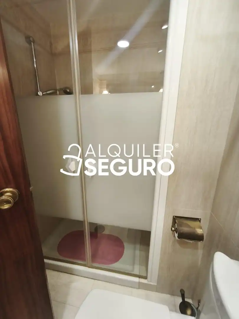 Bathroom of Flat for rent in Zaragoza  with Heating, Terrace and Furnished