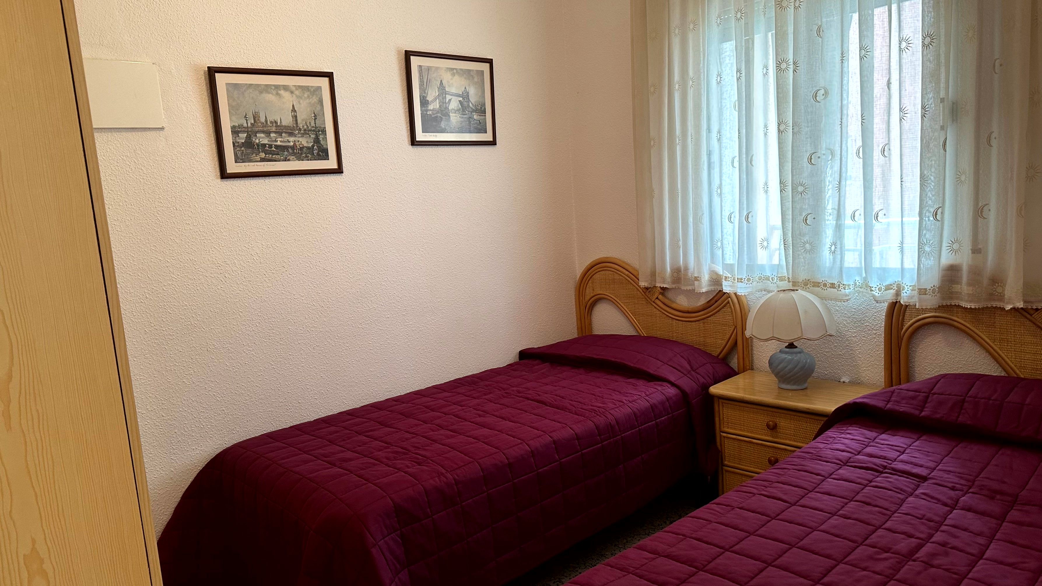 Dormitori de Apartament en venda en Gandia amb Aire condicionat, Terrassa i Moblat