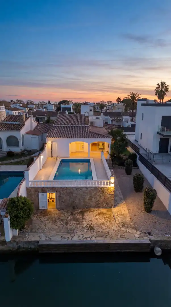 Casa con piscina en venta en Carrer Noguera, imagen 4
