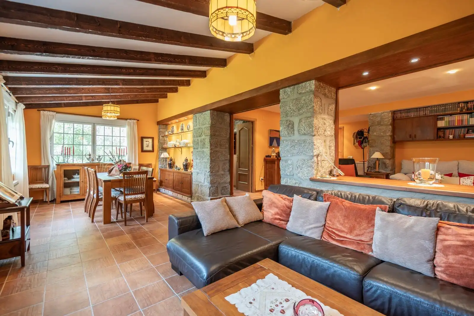 Sala de estar de Finca rústica en venta en El Barraco  con Calefacción, Jardín privado y Terraza
