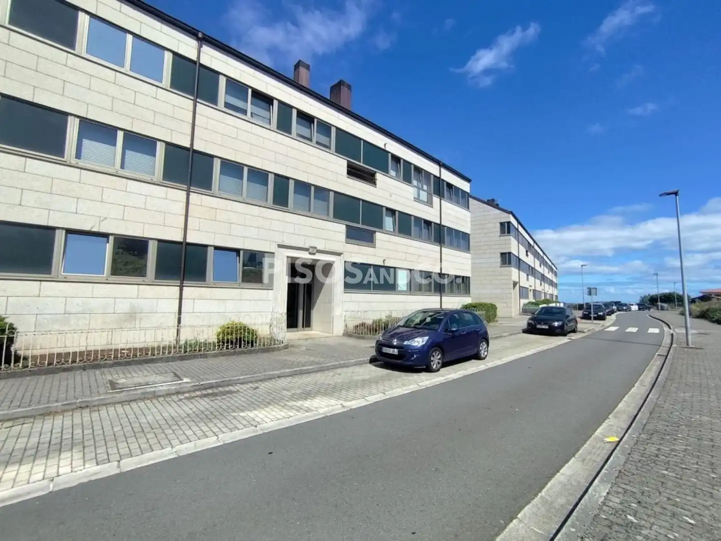Vista exterior de Pis en venda en Oleiros amb Calefacció, Traster i Moblat