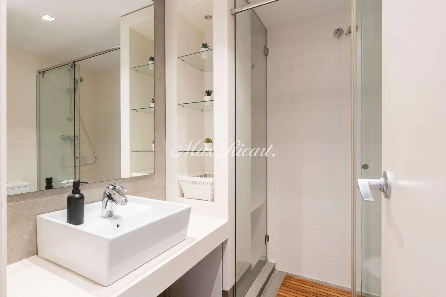 Badezimmer von Wohnung zum Verkauf in Barcelona mit Klimaanlage, Heizung und Terrasse