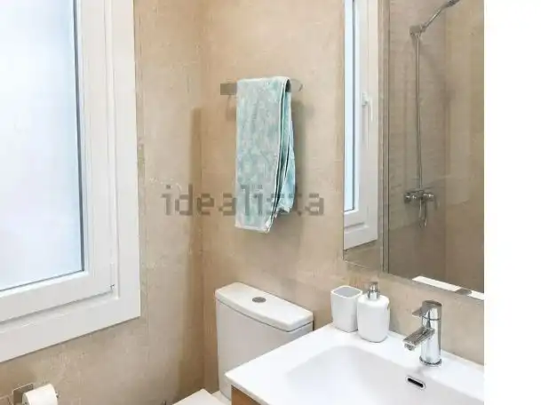 Piso con ascensor en venta en marti i julia 33, imagen 3