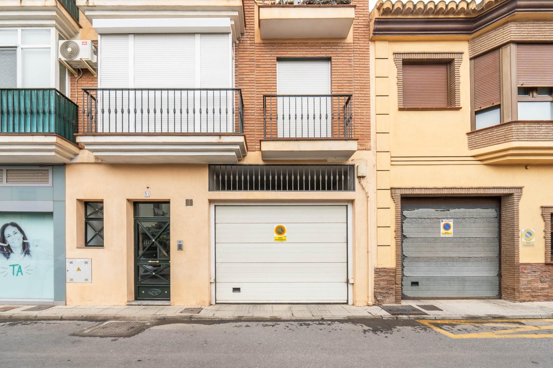 Vista exterior de Àtic en venda en Las Gabias amb Aire condicionat i Balcó