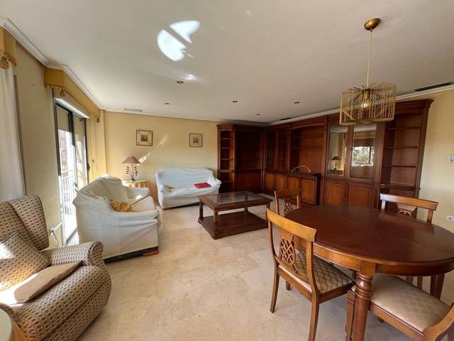 Piso en Alquiler en El Raval - Portes Encarnades