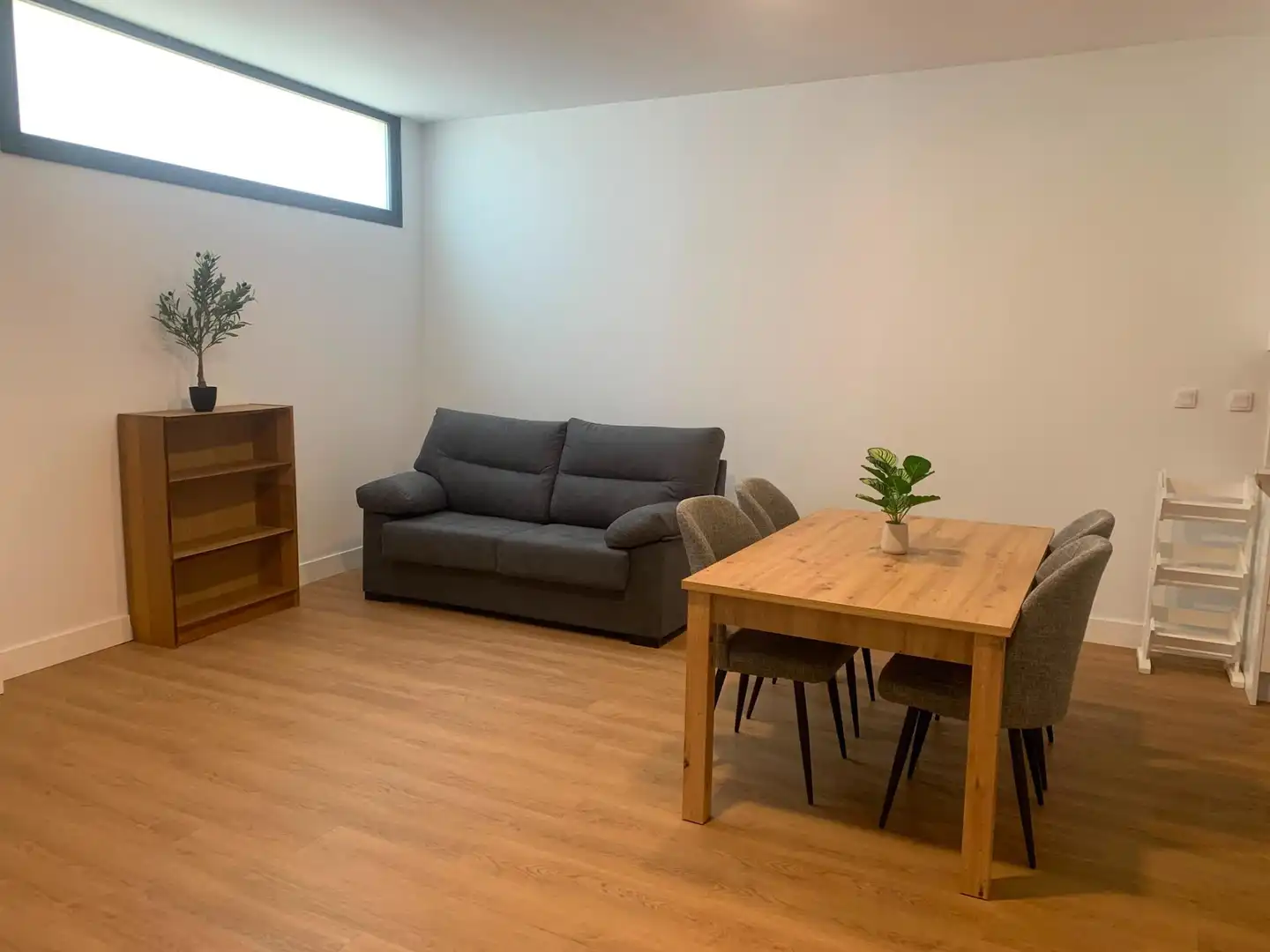 Living room of Flat for rent in Plasencia  with Air Conditioner and Furnished