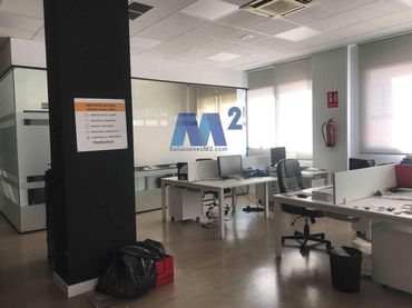 Office space with lift for sale in Del Haya