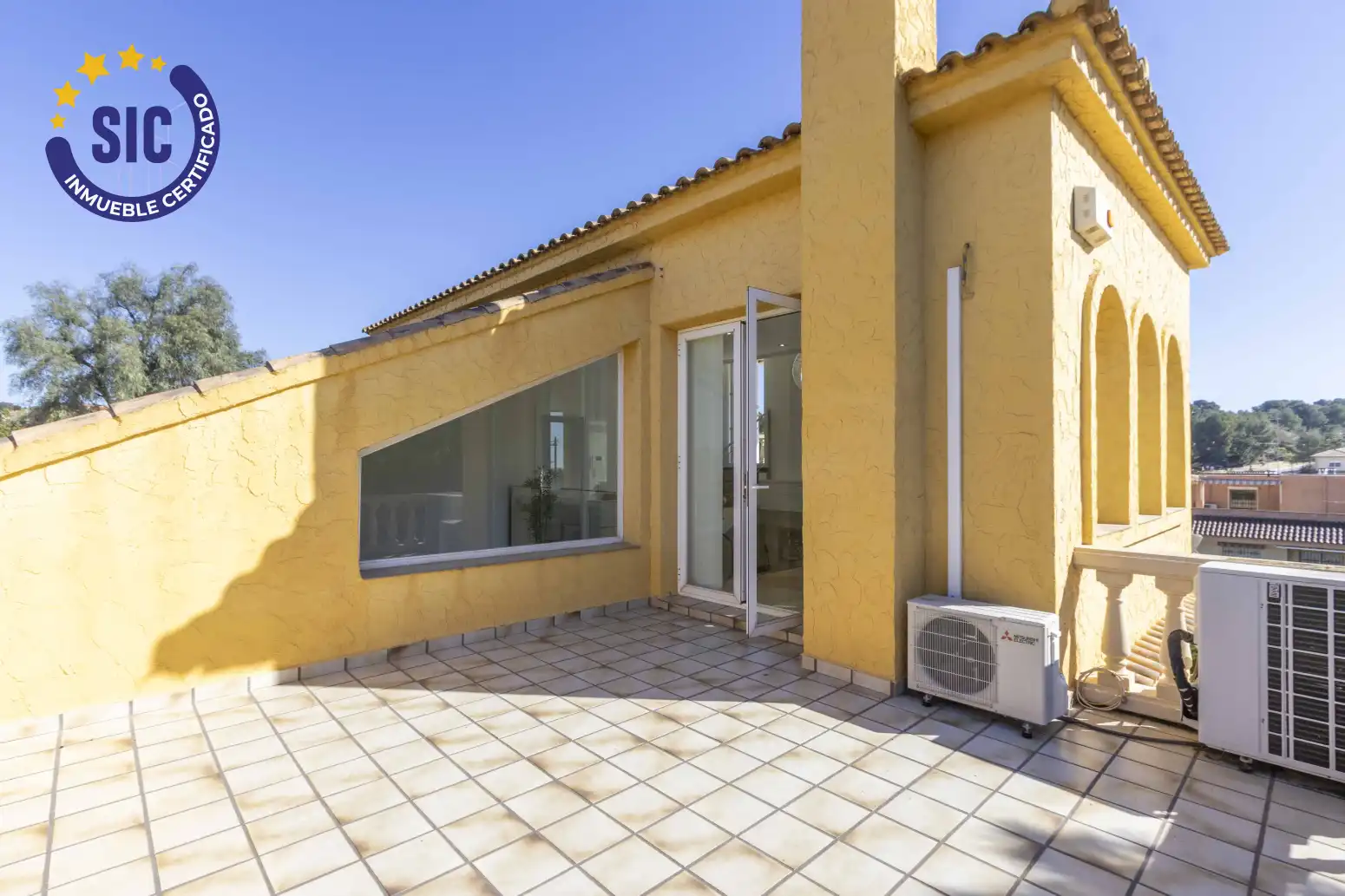 Vista exterior de Casa o xalet en venda en Torrent amb Aire condicionat, Calefacció i Jardí privat