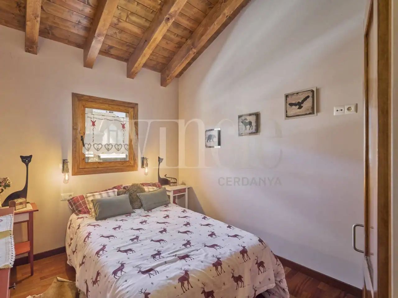 Dormitori de Casa adosada en venda en Isòvol amb Calefacció, Parquet i Terrassa