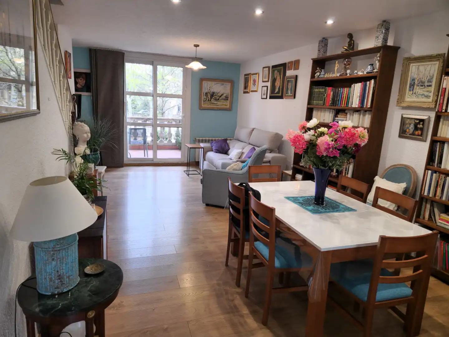 Wohnzimmer von Einfamilien-Reihenhaus zum Verkauf in Olot mit Terrasse, Abstellraum und Möbliert