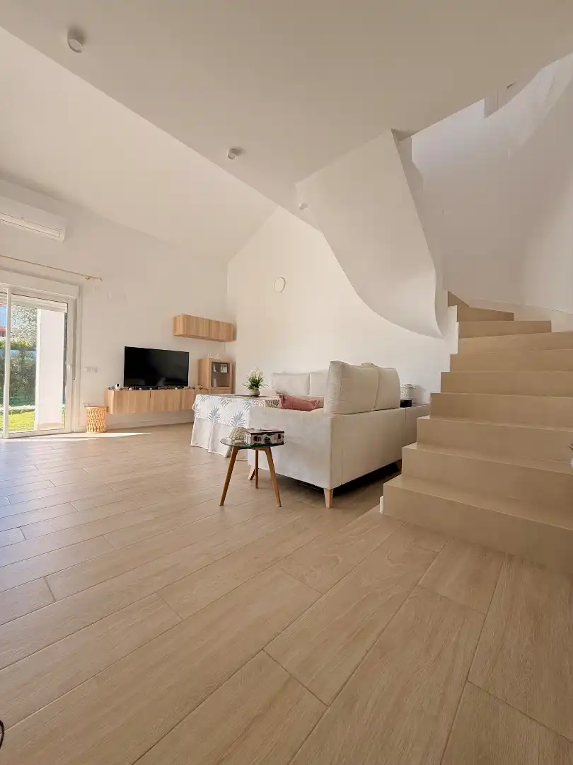 Sala d'estar de Casa o xalet en venda en Espartinas amb Aire condicionat, Calefacció i Jardí privat