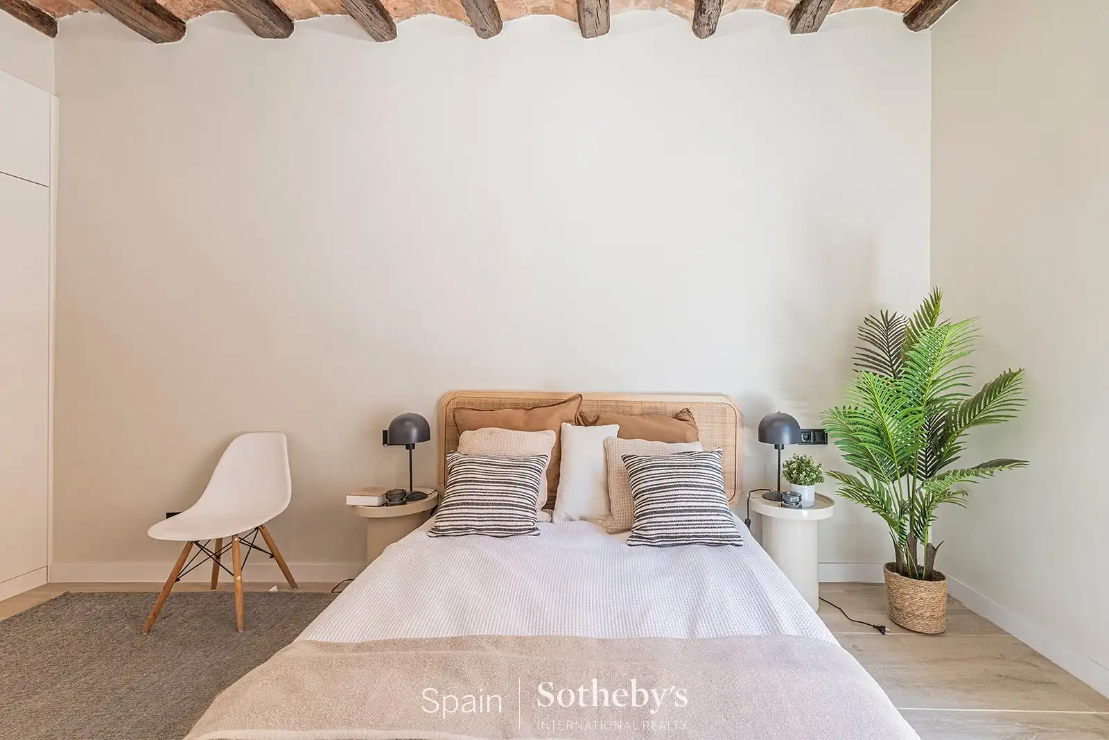 Dormitori de Apartament en venda en Barcelona amb Aire condicionat, Calefacció i Terrassa