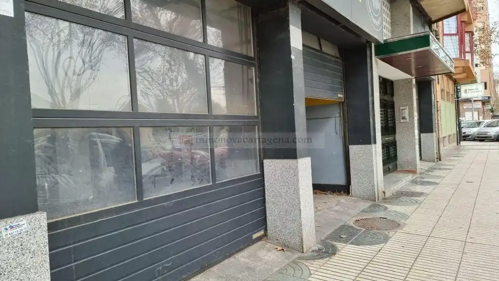 Local comercial de lloguer a Avenida Reina Victoria Eugenia 40, imagen 3