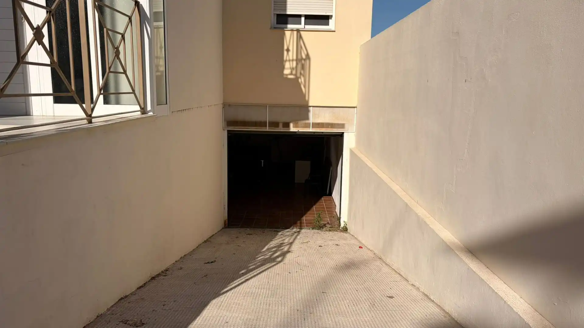 Parkplatz von Einfamilien-Reihenhaus zum Verkauf in Villanueva de Castellón mit Klimaanlage und Abstellraum