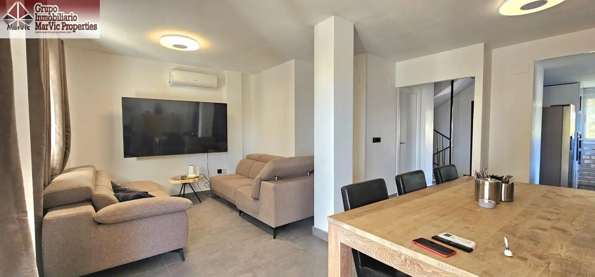 Sala d'estar de Casa o xalet en venda en La Nucia amb Aire condicionat, Jardí privat i Terrassa