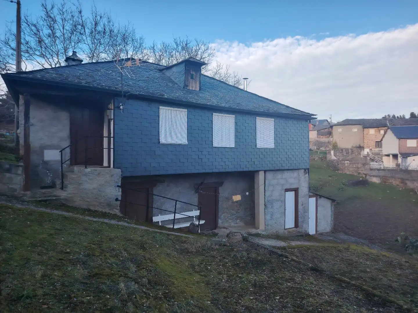 Casa rústica amb jardí en venda a N VI 5