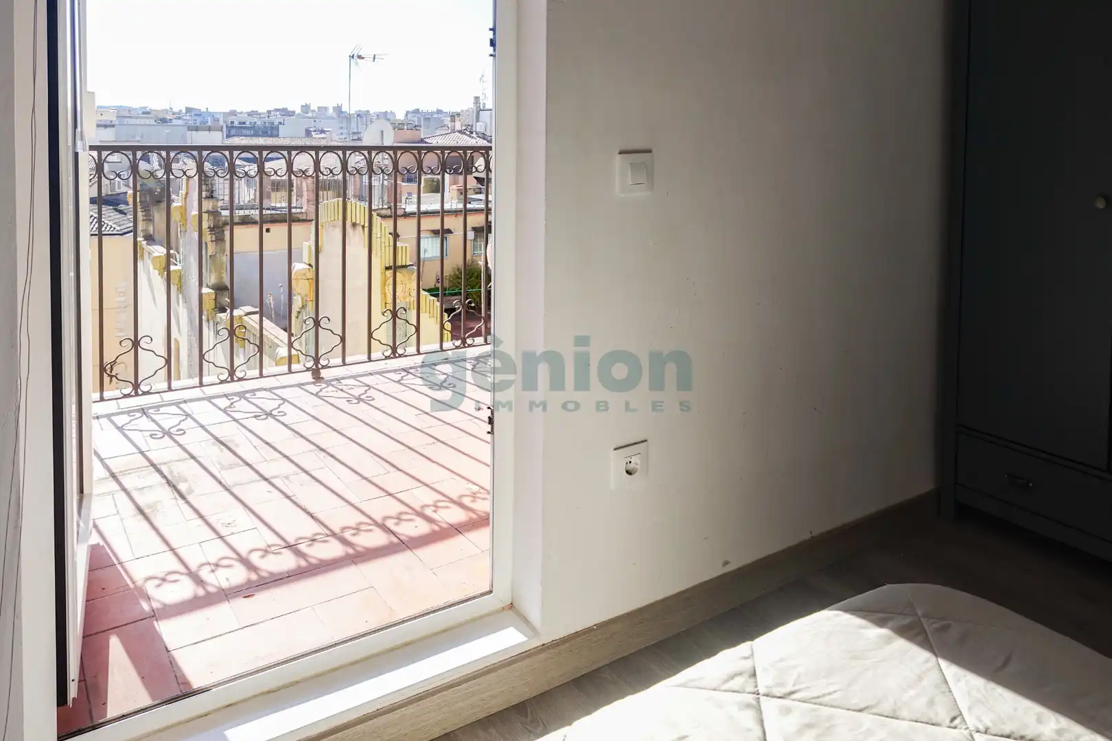 Dormitori de Pis en venda en Girona amb Aire condicionat, Calefacció i Terrassa