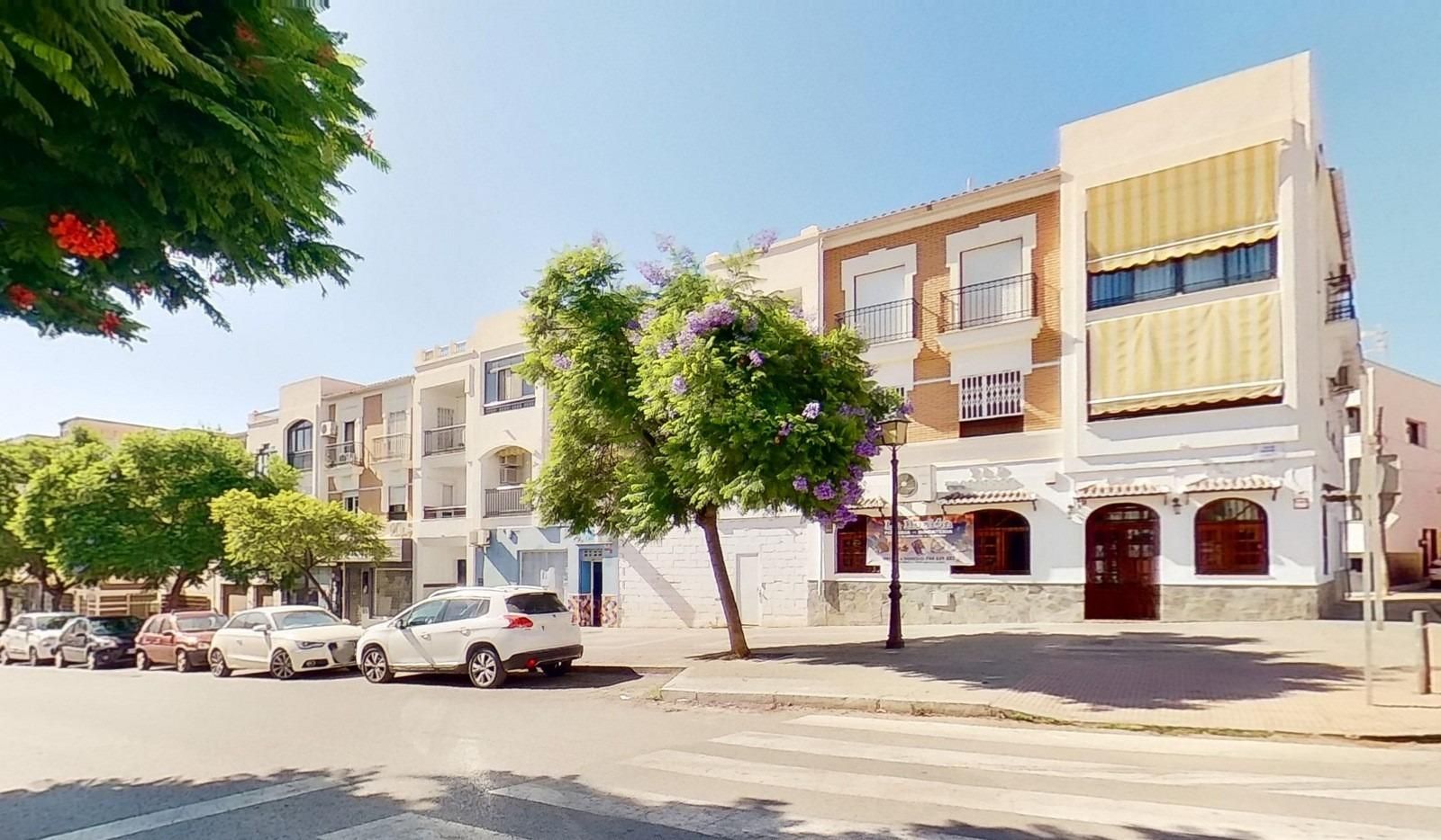 Vista exterior de Local en venda en Motril