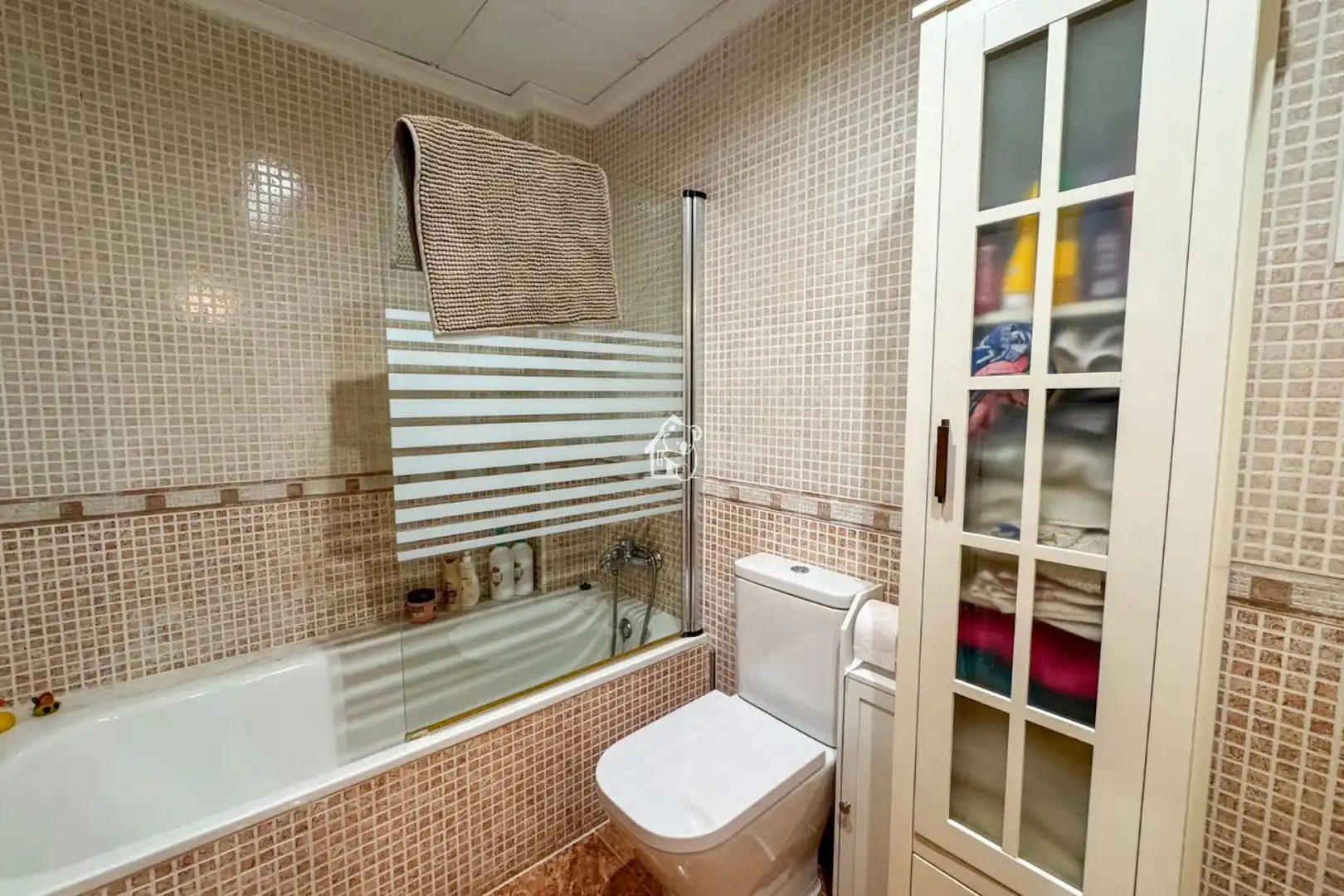 Baño de Apartamento en venta en Elche / Elx con Aire acondicionado, Terraza y Amueblado