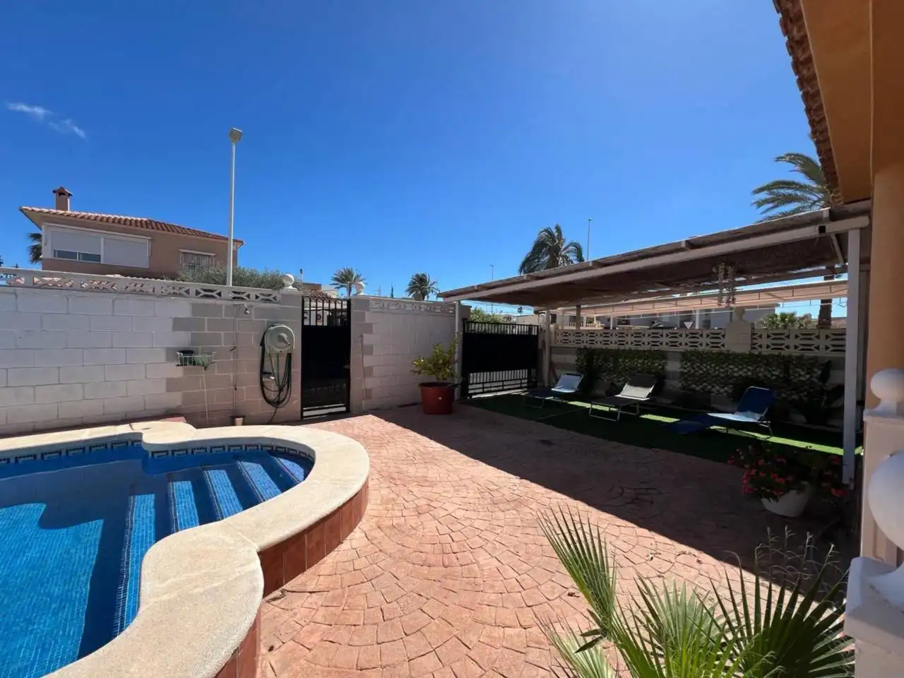 Vista exterior de Casa o chalet en venta en Elche / Elx con Aire acondicionado, Jardín privado y Terraza