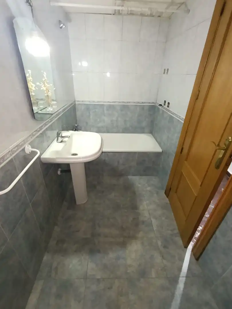 Bany de Dúplex en venda en Linares amb Aire condicionat, Calefacció i Terrassa