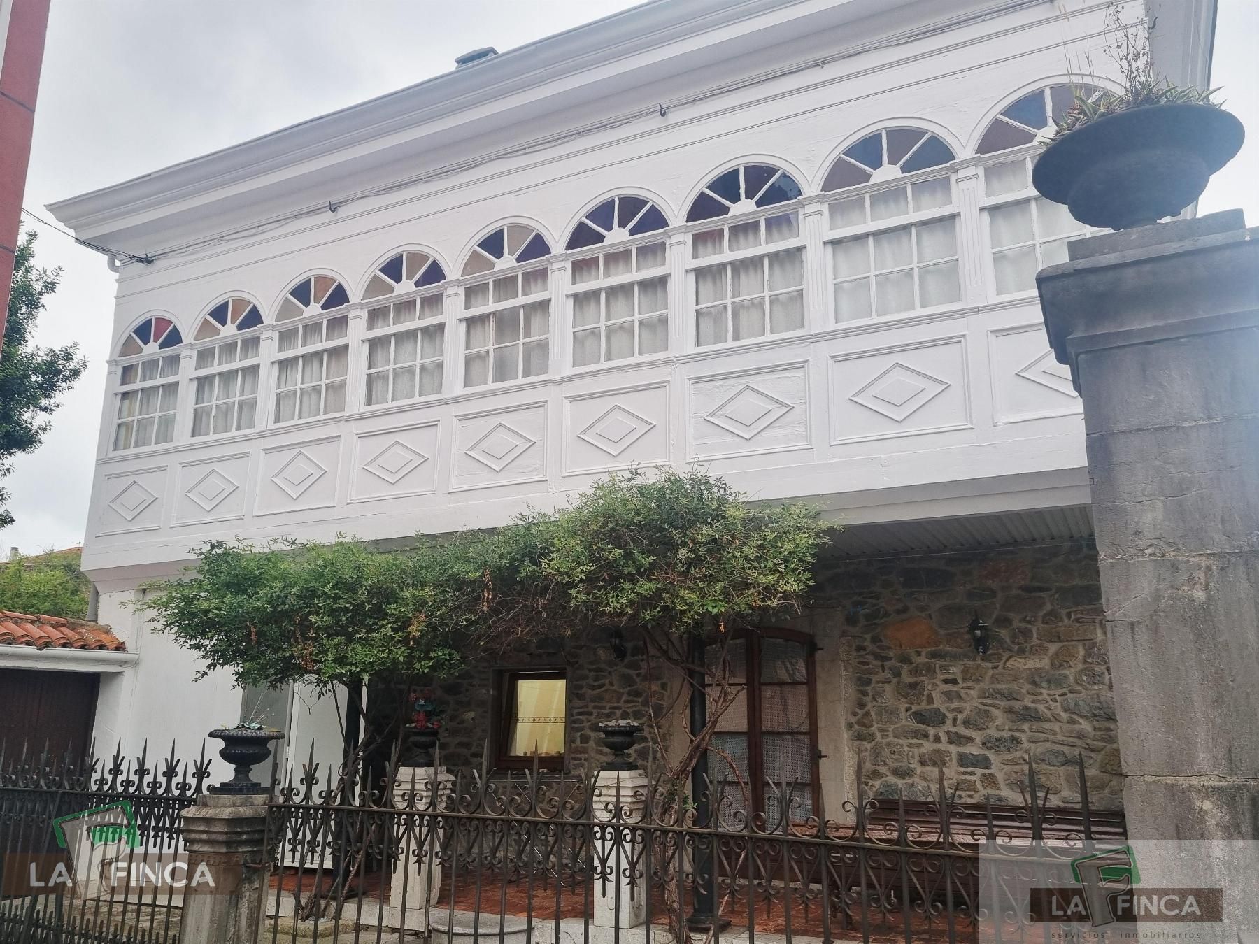 Exterior view of House or chalet for sale in Soto del Barco  with Heating, Storage room and Furnished