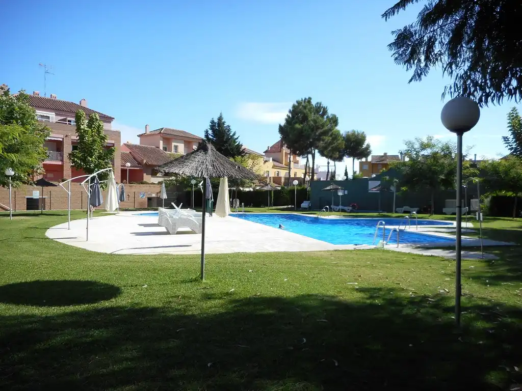 Piscina de Dúplex en venda en Islantilla amb Aire condicionat, Terrassa i Moblat