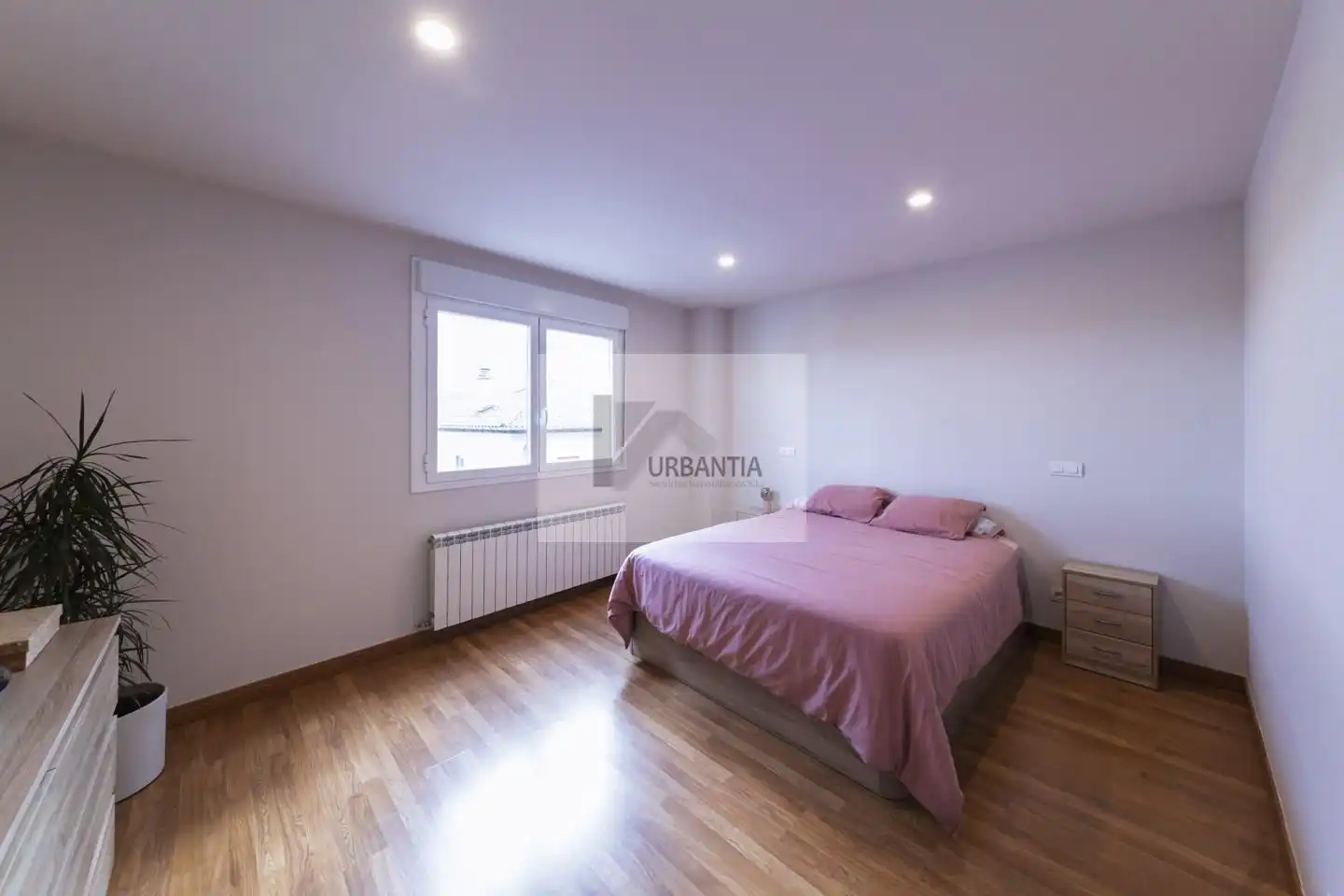 Bedroom of Flat for sale in Iza / Itza  with Heating, Parquet flooring and Storage room