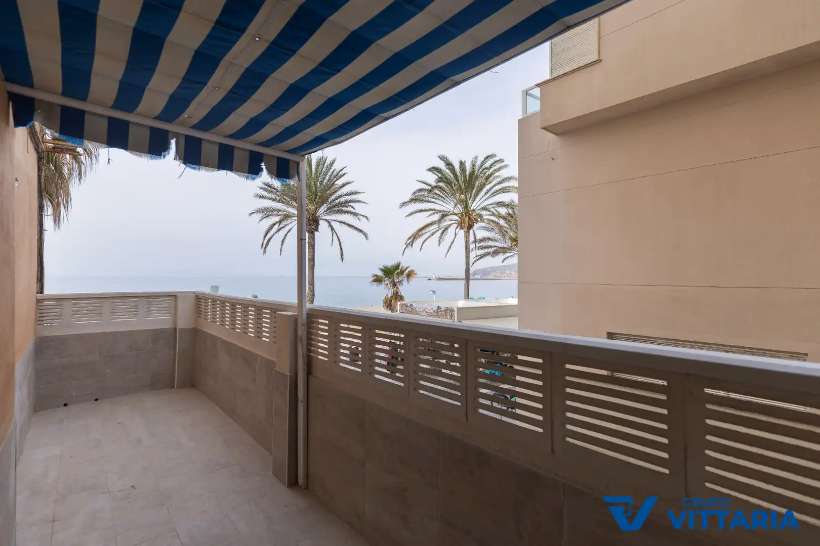 Vista exterior de Piso en venta en Almería con Aire acondicionado, Terraza y Trastero