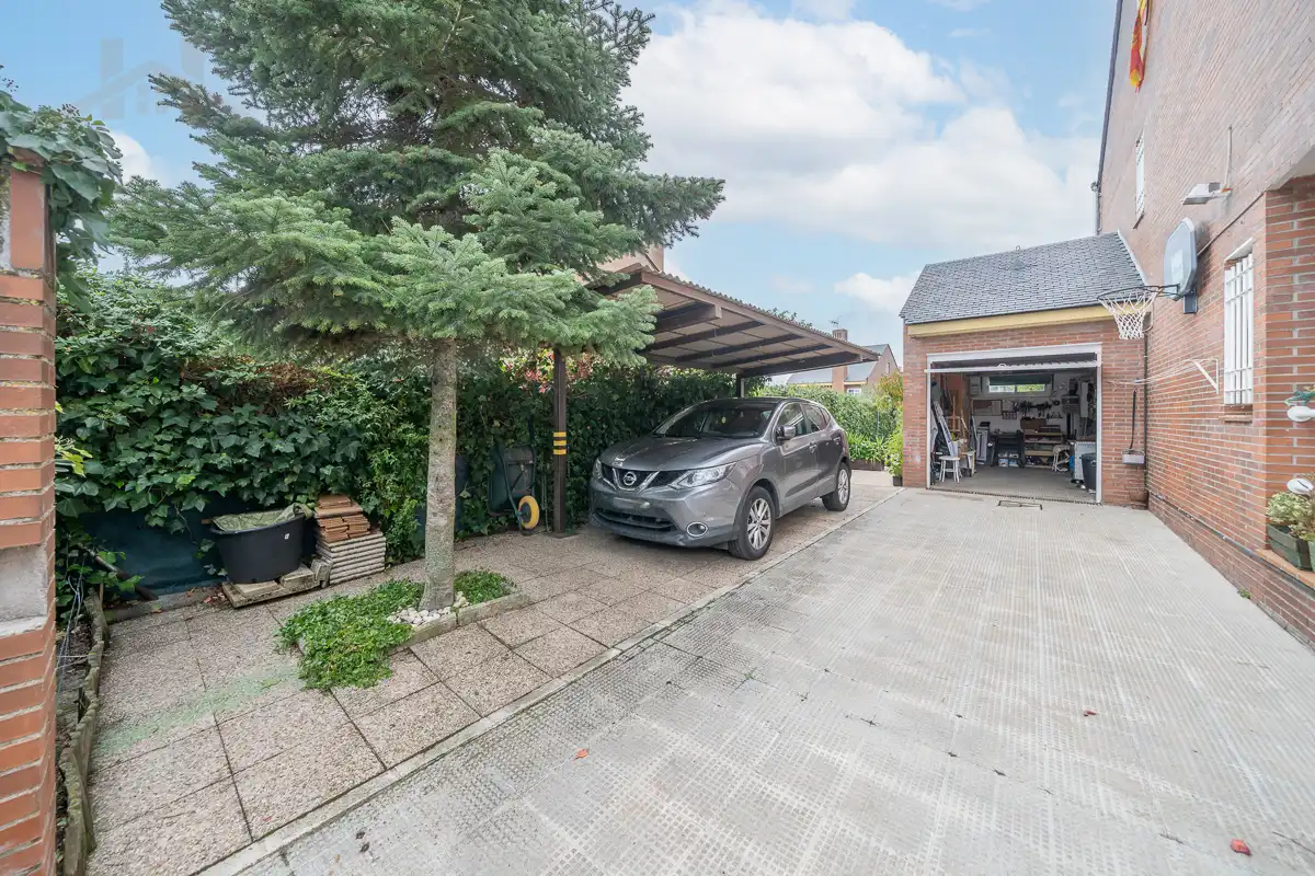 Parking of Houses for sale in Torrelodones  with Air Conditioner, Heating and Private garden