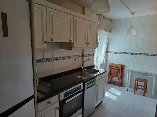 Cuina de Pis en venda en Pontevedra Capital  amb Calefacció i Parquet