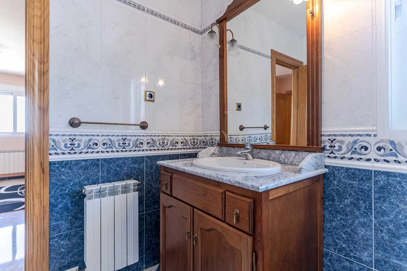 Bany de Casa o xalet en venda en Alfacar amb Jardí privat i Piscina