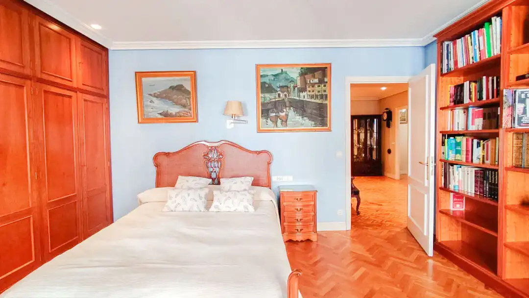 Habitación de Piso en venta en Donostia - San Sebastián  con Calefacción, Balcón y Alarma