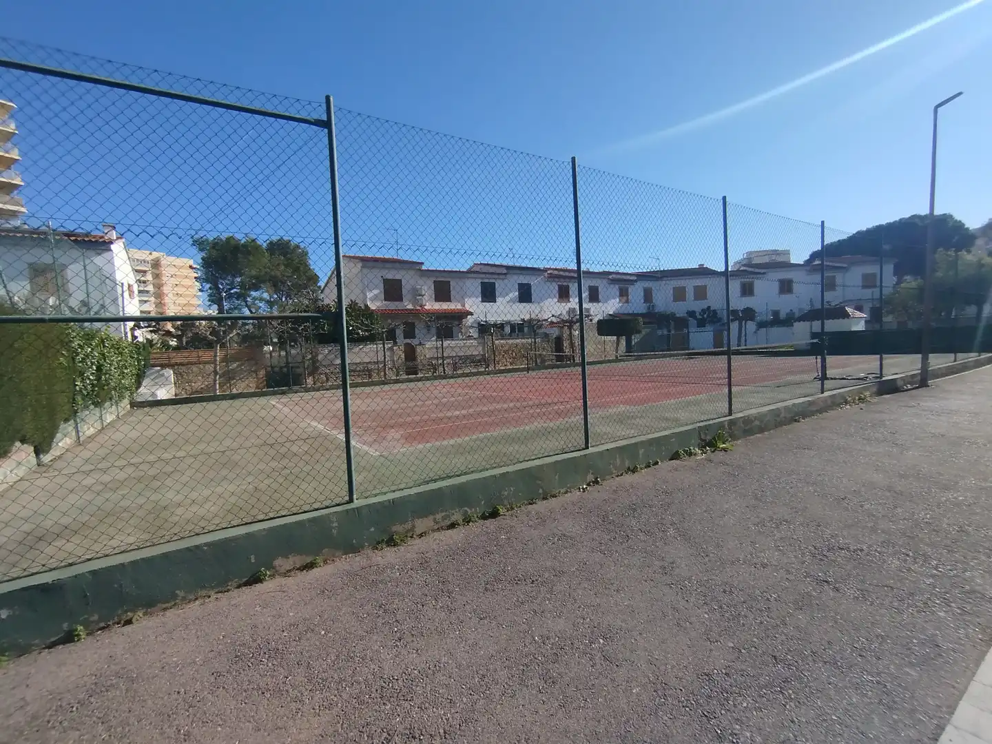 Aparcament de Casa adosada en venda en Benicasim / Benicàssim amb Terrassa, Moblat i Forn