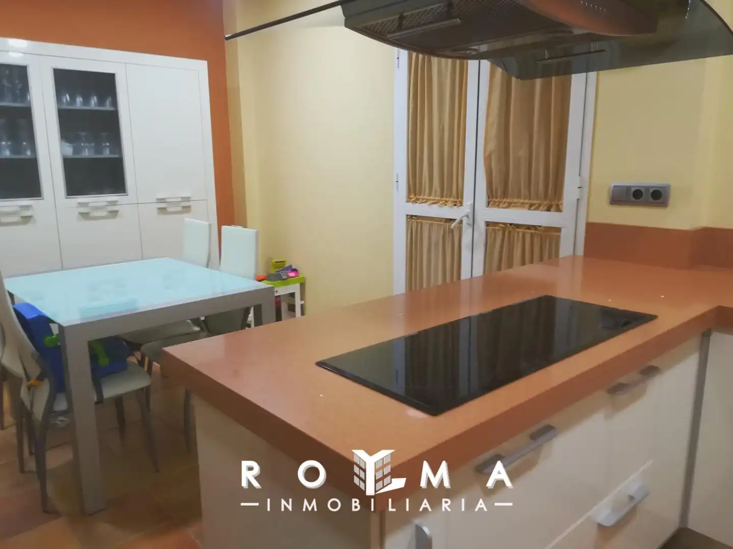 Cocina de Casa adosada de alquiler en Dos Hermanas con Aire acondicionado, Calefacción y Parquet